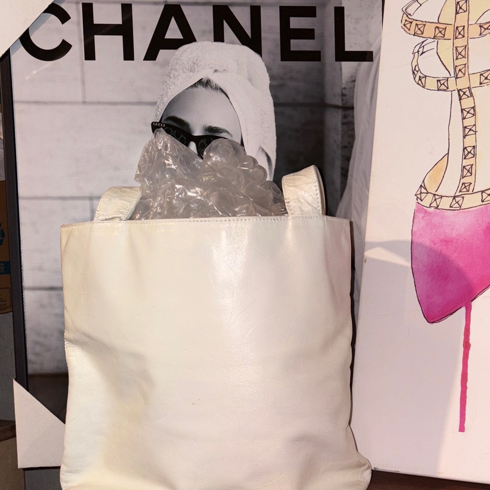 Chanel leather White Women's Tote Bag - Picture 13 of 16
